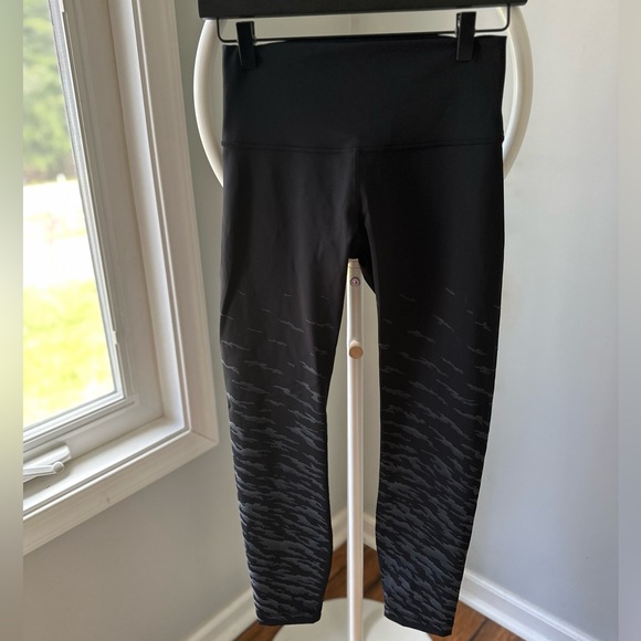 Lululemon Lunar New Year Wunder Under High-Rise Tight 25" ~ Size 6. - Picture 7 of 13